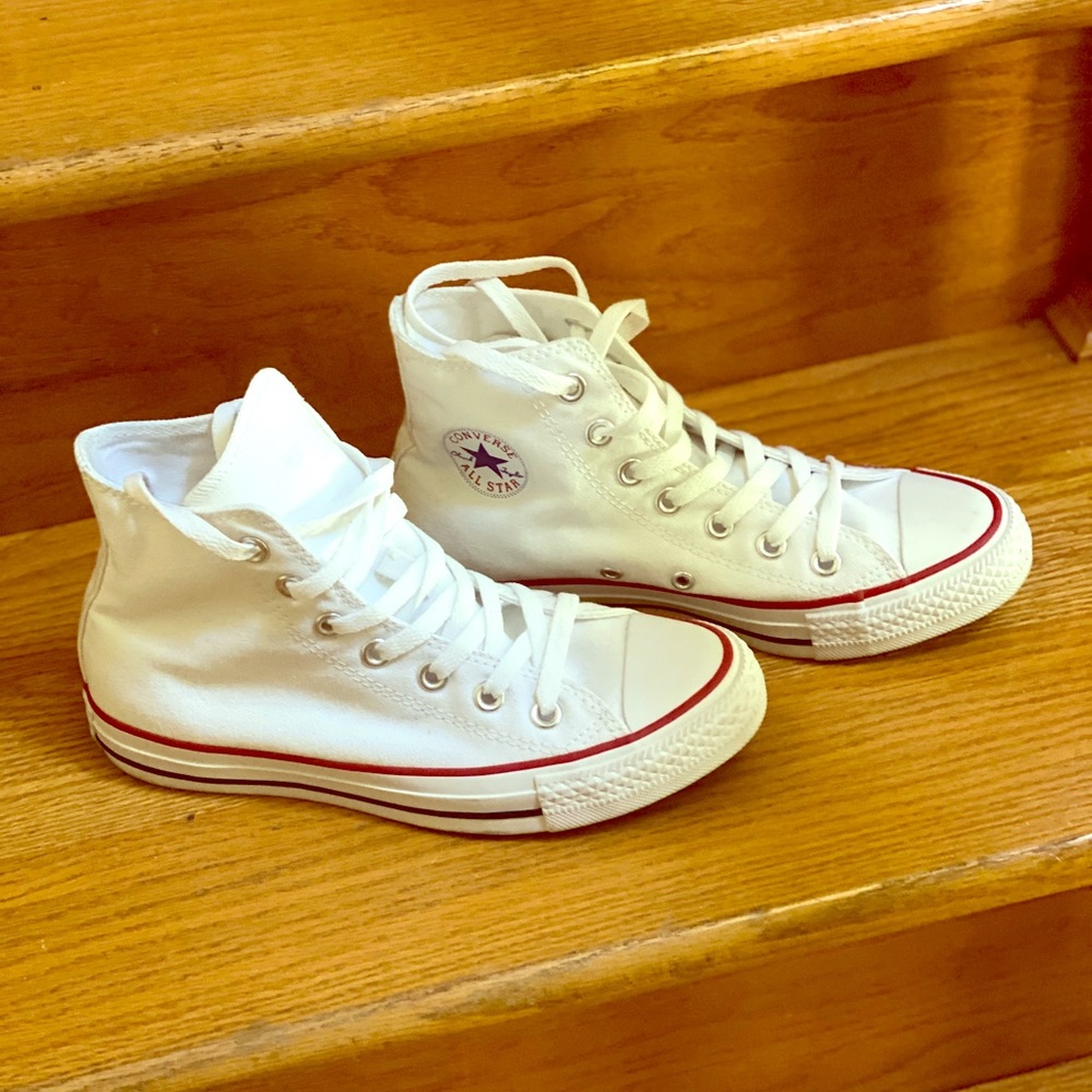 White Converse worn once. Women’s 6 Men’s 4.